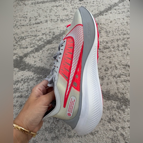 Nike Zoom Gravity Sneakers in White and Red Women size 7.5 - Brand New w/ box - Picture 3 of 6